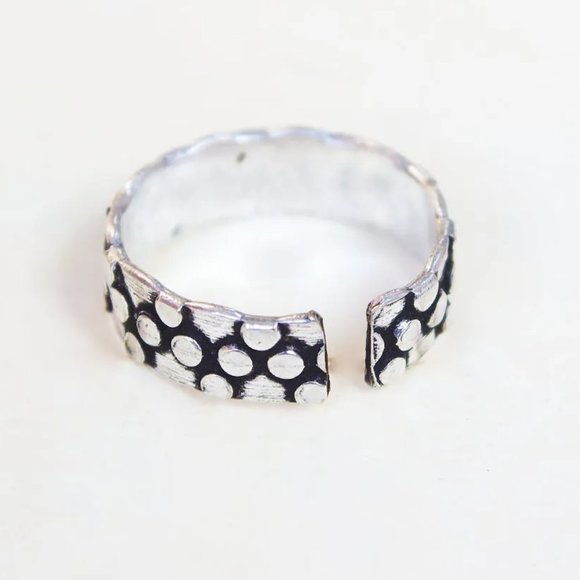 Oxidized German Silver Plated Circle Design Adjustable Imitation Toe Ring - Picture 5 of 5